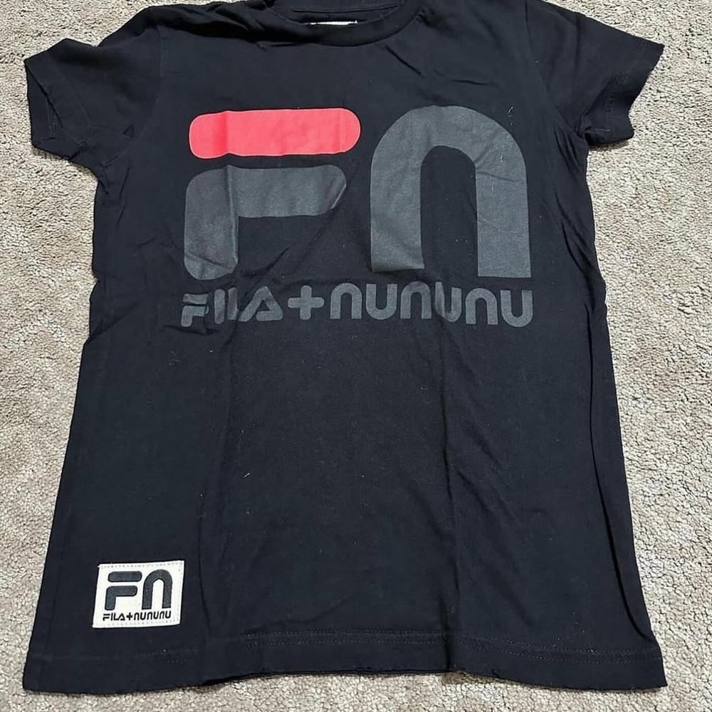 Nununu Fila tee size 8/9 eeuc